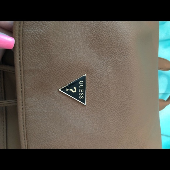 GUESS LEATHER BOOK-BAG‼️ - Picture 3 of 7